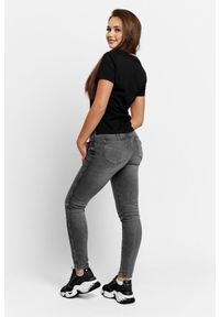 Guess - GUESS Szare jeansy damskie z brokatem. Kolor: szary. Wzór: aplikacja