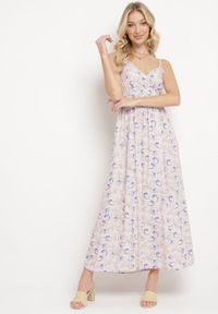 Born2be - Jasnoróżowa Sukienka Bawełniana Rozkloszowana w Kwiatowy Print na Regulowanych Ramiączkach Rosapia. Typ kołnierza: dekolt w kształcie V. Kolor: różowy. Materiał: bawełna. Długość rękawa: na ramiączkach. Wzór: nadruk, kwiaty. Typ sukienki: rozkloszowane #2