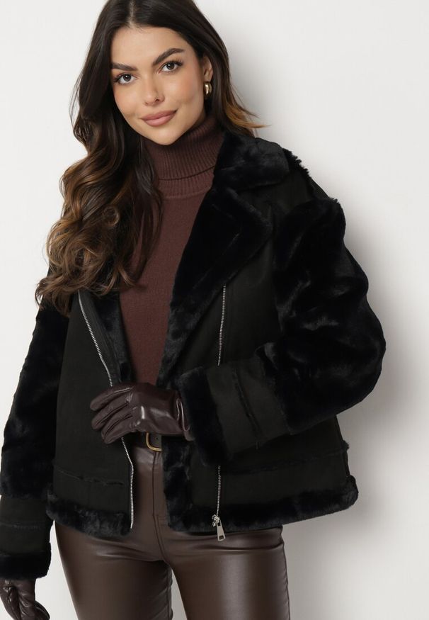 Born2be - Czarna Kurtka Biker o Prostym Kroju z Asymetrycznym Suwakiem i Futrzanymi Wstawkami Liogala. Okazja: na spacer, na co dzień. Kolor: czarny. Materiał: futro. Styl: casual, klasyczny