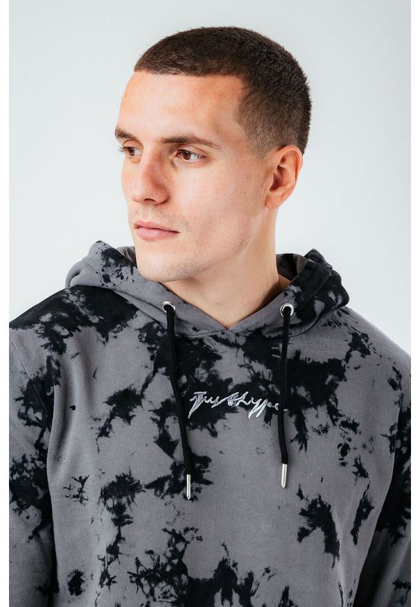 Hype Bluza bawełniana męska kolor szary z kapturem wzorzysta. Okazja: na co dzień. Typ kołnierza: kaptur. Kolor: szary. Materiał: bawełna. Styl: casual