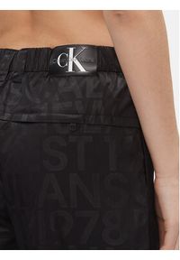 Calvin Klein Jeans Spodnie materiałowe Loose Logo Aop Cargo Pant J20J222596 Czarny Regular Fit. Kolor: czarny. Materiał: syntetyk #6