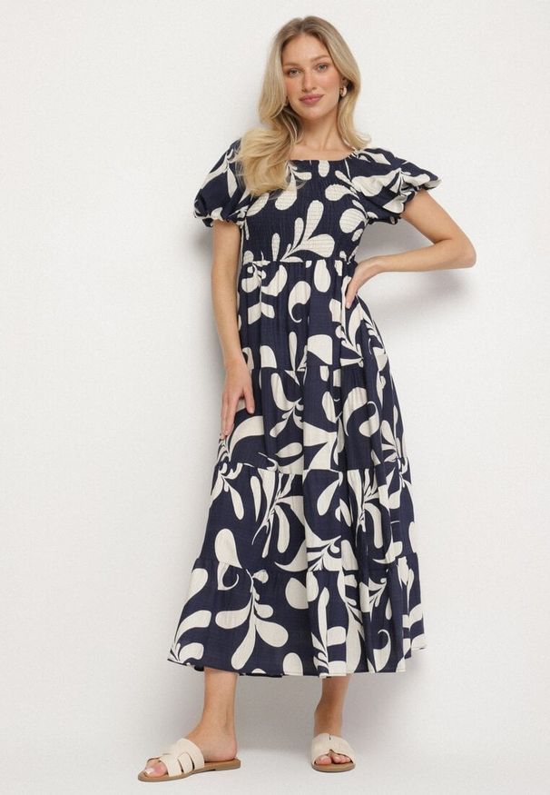 Born2be - Granatowa Rozkloszowana Sukienka z Elastyczną Górą i Bufiastymi Rękawami Orrivene. Okazja: na co dzień. Typ kołnierza: dekolt kwadratowy. Kolor: niebieski. Typ sukienki: proste. Styl: casual, elegancki