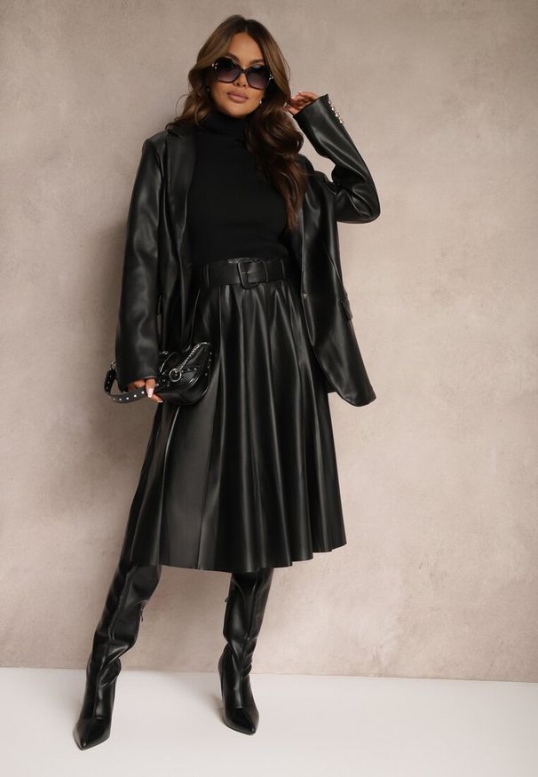 Renee - Czarna Plisowana Spódnica w Stylu Preppy o Rozkloszowanym Kroju High Waist z Paskiem Iriviel. Okazja: na co dzień, na imprezę. Stan: podwyższony. Kolor: czarny. Styl: elegancki, casual