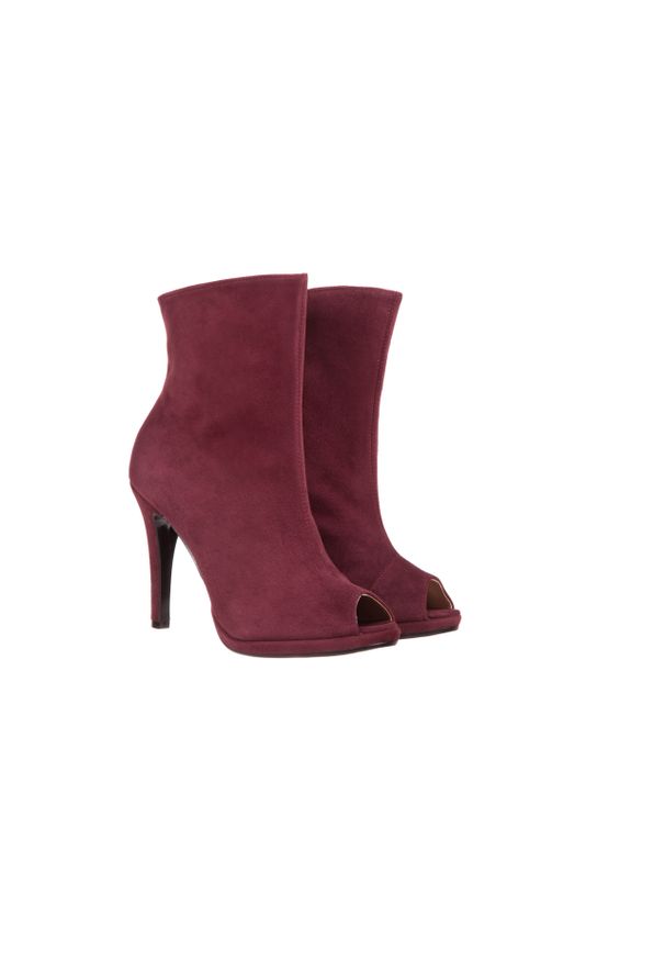 Botki Bayla-076 1579Z Bordo, Skóra naturalna. Okazja: na co dzień. Nosek buta: otwarty. Zapięcie: zamek. Kolor: fioletowy. Szerokość cholewki: normalna. Materiał: skóra. Obcas: na obcasie. Styl: casual, elegancki, wizytowy. Wysokość obcasa: średni