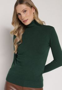 Born2be - Ciemnozielony Klasyczny Golf z Bawełną Reilisea. Okazja: na co dzień. Typ kołnierza: golf. Kolor: zielony. Materiał: bawełna. Styl: klasyczny #5