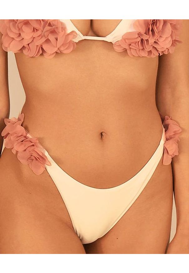 LA REVECHE - Dół od bikini Shayna​. Kolor: biały. Materiał: tkanina. Wzór: aplikacja, kwiaty