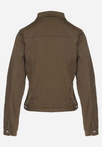 Born2be - Ciemnozielona Bawełniana Kurtka Jeansowa Zapinana na Metalowe Guziki Auratia. Okazja: na co dzień, na spacer. Kolor: zielony. Materiał: bawełna, jeans. Długość rękawa: długi rękaw. Długość: długie. Styl: klasyczny, casual #3