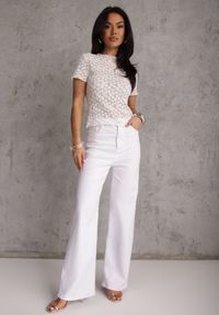 Renee - Biała Dopasowana Bluzka z Koronki z Krótkim Rękawem Britune. Okazja: na co dzień, na randkę. Kolor: biały. Materiał: koronka. Długość rękawa: krótki rękaw. Długość: krótkie. Wzór: koronka. Styl: casual, elegancki #6