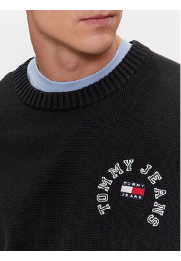 Tommy Jeans Sweter Arched Graphic DM0DM16784 Czarny Relaxed Fit. Kolor: czarny. Materiał: bawełna