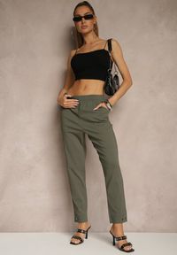 Renee - Ciemnozielone Spodnie z Wiskozą High Waist i Ozdobnymi Napami Redaira. Okazja: na co dzień. Stan: podwyższony. Kolor: zielony. Materiał: wiskoza. Wzór: aplikacja. Styl: sportowy, elegancki, casual