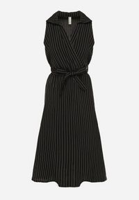 Born2be - Czarna Sukienka o Koszulowym Kroju Bez Rękawów z Wiązanym Paskiem Liriora. Okazja: na co dzień. Typ kołnierza: dekolt w kształcie V. Kolor: czarny. Długość rękawa: bez rękawów. Typ sukienki: koszulowe. Styl: casual, klasyczny #5