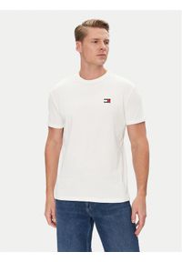 Tommy Jeans T-Shirt Badge DM0DM20322 Biały Regular Fit. Kolor: biały. Materiał: bawełna