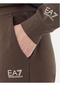 EA7 Emporio Armani Dres 7W000117 AF13135 U6139 Brązowy Regular Fit. Kolor: brązowy. Materiał: bawełna