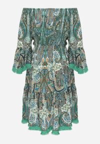 Renee - Zielona Rozkloszowana Sukienka w Print Paisley z Frędzelkami i Hiszpańskim Dekoltem Jotalle. Okazja: na imprezę. Kolor: zielony. Długość rękawa: długi rękaw. Wzór: nadruk, paisley. Styl: elegancki, wizytowy #5