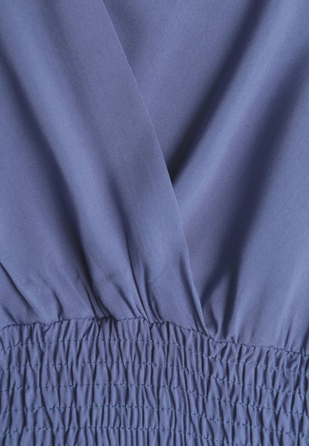 Born2be - Niebieska Sukienka z Wiskozy Saede. Okazja: na co dzień. Kolor: niebieski. Materiał: wiskoza. Wzór: gładki. Sezon: lato. Typ sukienki: kopertowe. Styl: casual. Długość: mini