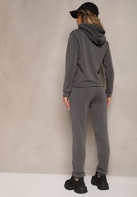 Renee - Ciemnoszary Ocieplany Komplet Dresowy Bawełniany Spodnie Joggery i Bluza Zdobiona Nadrukiem Filoira. Kolor: szary. Materiał: dresówka, bawełna. Wzór: aplikacja, nadruk #5