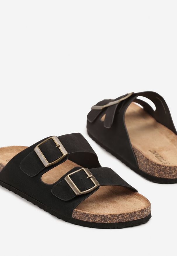Renee - Czarne Klapki na Platformie z Korka Ozdobione Klamrą Banoletia. Okazja: na co dzień. Kolor: czarny. Materiał: jeans. Wzór: aplikacja. Sezon: lato. Obcas: na platformie. Styl: casual