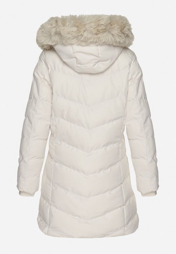 Born2be - Jasnobeżowa Kurtka Pikowana z Odpinanym Futerkiem i Kapturem Taivin. Okazja: na co dzień. Typ kołnierza: golf. Kolor: beżowy. Materiał: futro. Styl: elegancki, casual