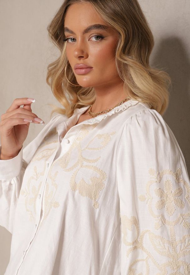 Renee - Biała Koszula z Bawełną Wiskozą i Lnem Ozdobione Haftem Zenvesin. Kolor: biały. Materiał: len, bawełna, wiskoza. Wzór: aplikacja, haft. Styl: elegancki, klasyczny