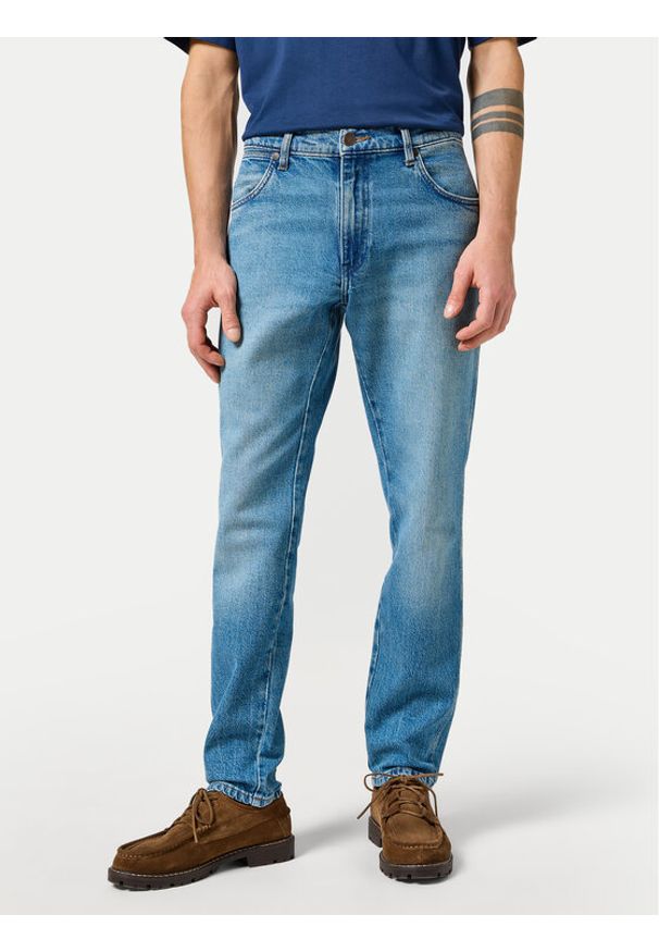 Wrangler Jeansy River 112356836 Niebieski Tapered Fit. Kolor: niebieski