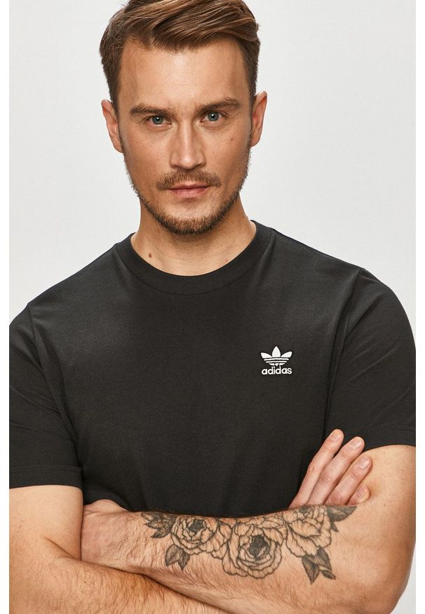 adidas Originals - T-shirt. Okazja: na co dzień. Kolor: czarny. Materiał: dzianina. Wzór: gładki. Styl: casual