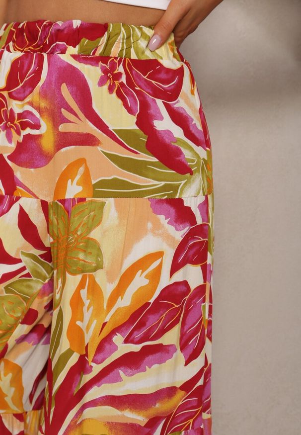 Renee - Zielono-Różowe Wiskozowe Spodnie z Wysokim Stanem i Szerokimi Nogawkami z Gumką w Talii Nansialia. Okazja: na co dzień. Stan: podwyższony. Kolor: zielony. Materiał: wiskoza. Styl: elegancki, casual