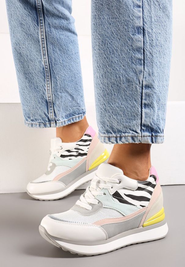 Renee - Białe Sneakersy na Ukrytym Niewysokim Koturnie z Brokatem Fioralan. Kolor: biały. Obcas: na koturnie
