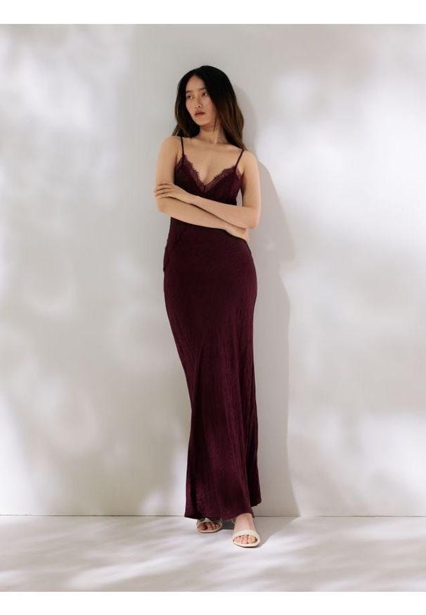 Reserved - Sukienka maxi - bordowy. Kolor: czerwony. Materiał: wiskoza, tkanina. Długość: maxi