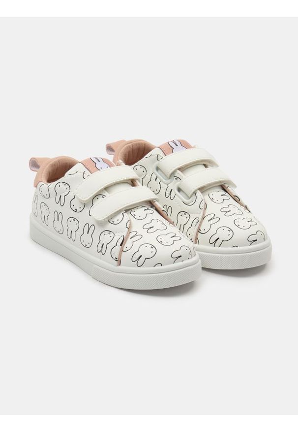 Sinsay - Sneakersy na rzepy Miffy - biały. Zapięcie: rzepy. Kolor: biały