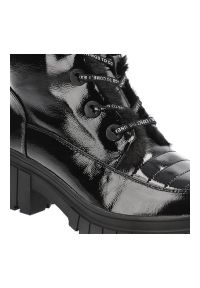 Czarne Botki Artiker Ocieplane Buty Damskie. Kolor: czarny. Materiał: futro, skóra, lakier, syntetyk. Szerokość cholewki: normalna. Sezon: zima. Obcas: na obcasie. Styl: elegancki. Wysokość obcasa: niski #6