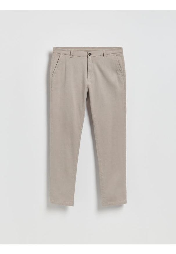 Reserved - Spodnie chino slim - brązowy. Kolor: brązowy. Materiał: tkanina, bawełna
