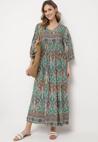 Born2be - Zielona Długa Sukienka Rozkloszowana z Rękawami 3/4 we Wzór Paisley Amarethia. Kolor: zielony. Wzór: paisley. Styl: boho. Długość: maxi #1