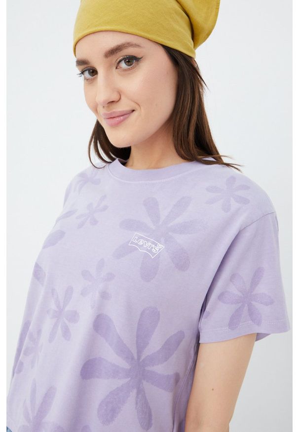 Levi's® - Levi's t-shirt bawełniany kolor fioletowy. Okazja: na spotkanie biznesowe. Kolor: fioletowy. Materiał: bawełna. Długość rękawa: krótki rękaw. Długość: krótkie. Styl: biznesowy