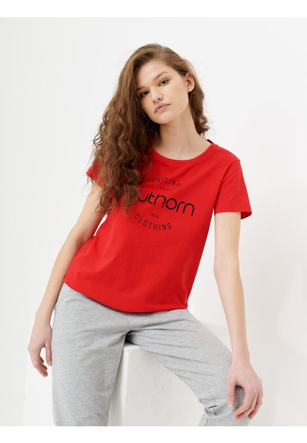 outhorn - T-shirt z nadrukiem damski - czerwony. Kolor: czerwony. Materiał: jersey, bawełna. Wzór: nadruk