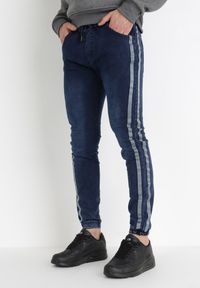 Born2be - Granatowe Spodnie Joggery Pisirise. Kolor: niebieski. Materiał: jeans, dresówka. Długość: długie. Wzór: aplikacja #6