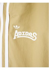 Adidas - adidas Spodnie dresowe Woven HC4541 Beżowy Loose Fit. Kolor: beżowy. Materiał: syntetyk