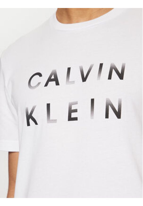 Calvin Klein T-Shirt K10K114156 Biały Regular Fit. Kolor: biały. Materiał: bawełna