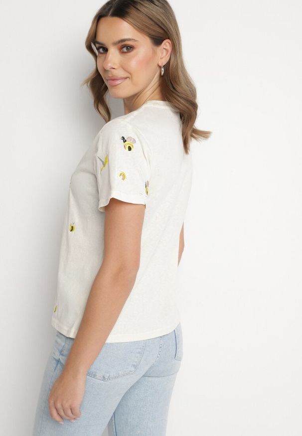 Born2be - Beżowy T-shirt z Bawełny Ozdobiony Haftem Hiraviel. Okazja: na co dzień. Kolor: beżowy. Materiał: bawełna. Wzór: aplikacja, haft. Styl: casual