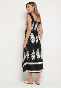 Born2be - Czarna Wiskozowa Sukienka o Rozkloszowanym Kroju w Ornamentny Wzór Adoxie. Okazja: na co dzień, na spacer. Kolor: czarny. Materiał: wiskoza. Długość rękawa: na ramiączkach. Typ sukienki: rozkloszowane, proste. Styl: klasyczny, casual #7