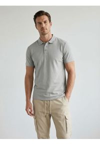 Sinsay - Bawełniana koszulka polo - szary. Typ kołnierza: polo. Kolor: szary. Materiał: bawełna