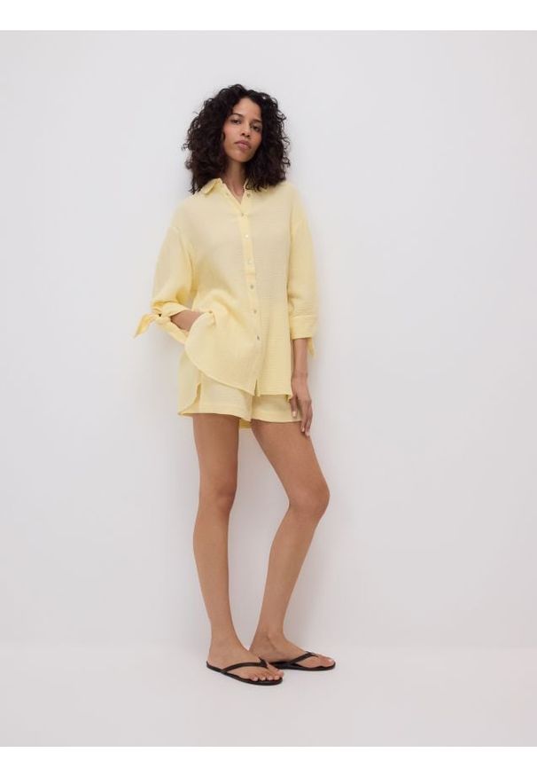 Reserved - Muślinowa koszula - jasnożółty. Kolor: żółty. Materiał: bawełna