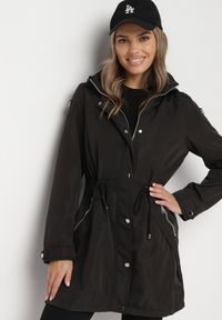 Born2be - Czarna Kurtka Parka z Odpinanym Kapturem i Troczkami w Talii Fesslora. Okazja: na spacer, na co dzień. Kolor: czarny. Materiał: wełna, jeans. Długość: długie. Styl: elegancki, casual #3