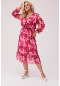 Moda Size Plus Iwanek - Szyfonowa sukienka Pastelowy Urok XXL OVERSIZE WIOSNA. Okazja: na co dzień. Typ kołnierza: dekolt kopertowy. Materiał: szyfon. Sezon: wiosna. Typ sukienki: oversize. Styl: casual #1