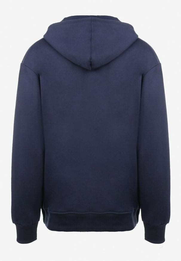 Born2be - Granatowa Bluza z Kapturem Kassica. Okazja: na co dzień. Typ kołnierza: kaptur. Kolekcja: plus size. Kolor: niebieski. Materiał: polar, dzianina. Długość rękawa: długi rękaw. Długość: długie. Styl: klasyczny, casual