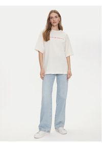 Vero Moda T-Shirt Taz Hailey 10337839 Biały Regular Fit. Kolor: biały. Materiał: bawełna #4