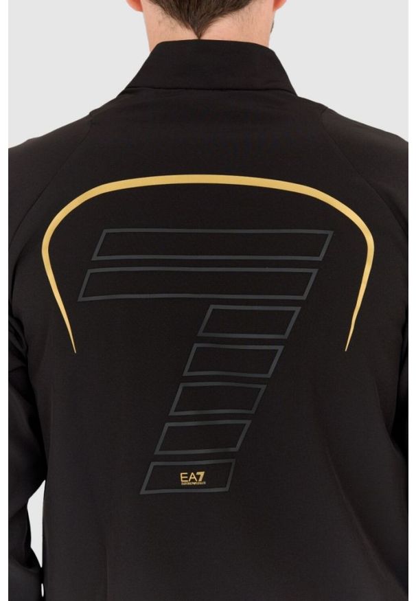 EA7 Emporio Armani - EA7 Czarny męski dres, Rozmiar XXL. Kolor: czarny. Materiał: dresówka. Wzór: aplikacja
