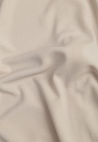 Renee - Jasnobeżowa Taliowana Sukienka z Rozcięciem i Poduszkami na Ramionach Melloretta. Okazja: na spotkanie biznesowe. Typ kołnierza: dekolt w kształcie V. Kolor: beżowy. Styl: biznesowy, klasyczny #7