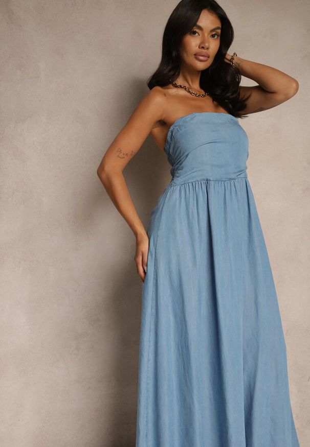 Renee - Granatowa Rozkloszowana Sukienka Bandeau Mavoreine. Okazja: na spacer, na co dzień, na imprezę. Kolor: niebieski. Sezon: lato. Typ sukienki: proste. Styl: elegancki, casual