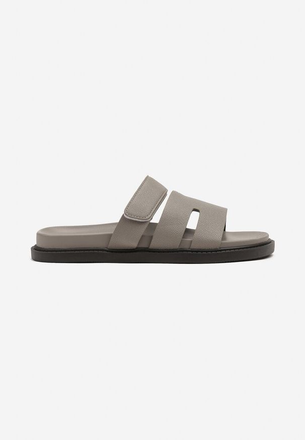 Born2be - Szare Klapki z Pianki Zdobione Wycięciami Arrivara. Okazja: na co dzień, na imprezę. Kolor: szary. Materiał: jeans. Wzór: aplikacja. Obcas: na płaskiej podeszwie. Styl: casual