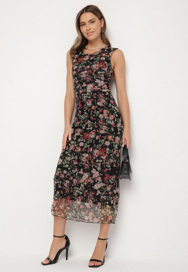 Born2be - Czarna Dopasowana Sukienka w Kwiaty Meluvea. Okazja: na co dzień. Kolor: czarny. Materiał: jeans. Wzór: kwiaty. Typ sukienki: proste. Styl: klasyczny, casual